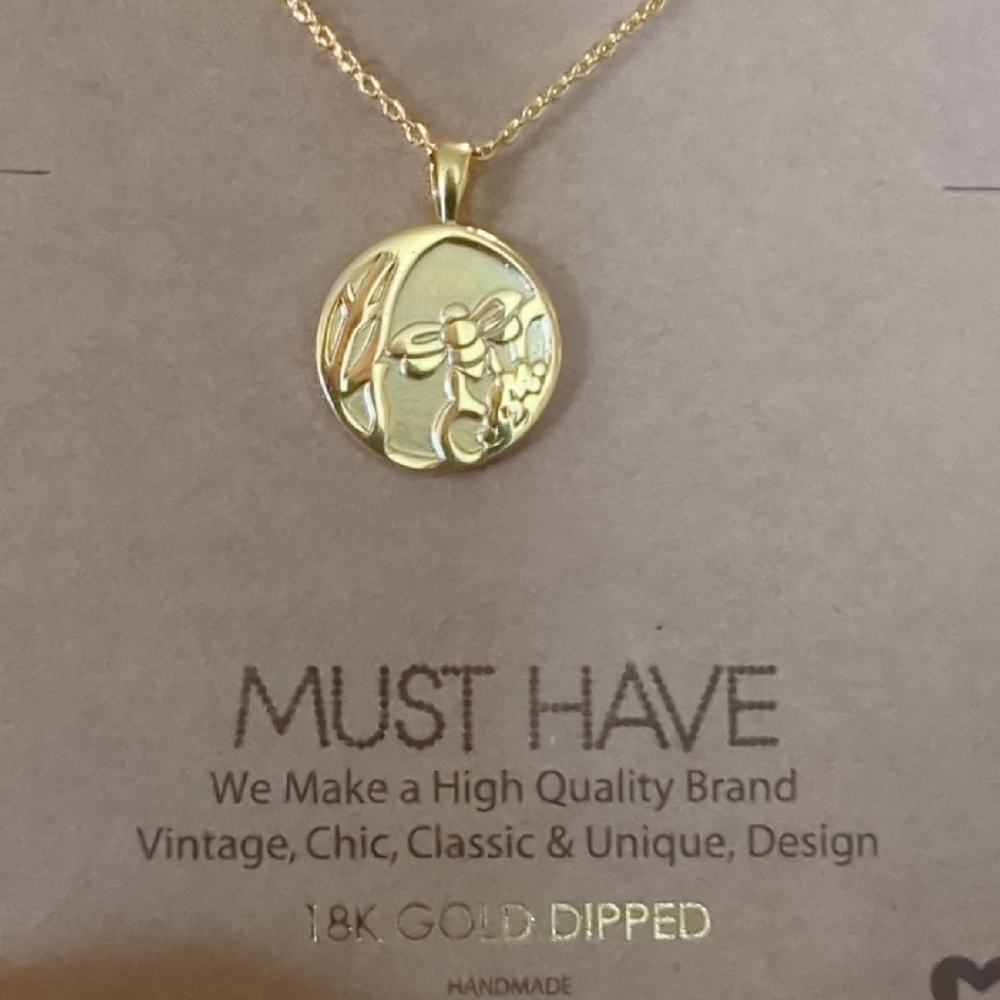 Must Have Gold Floral Pendant Necklace